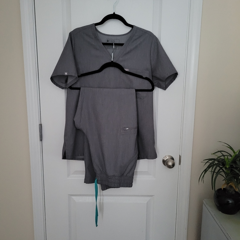 FIGS Large Graphite Scrub Set